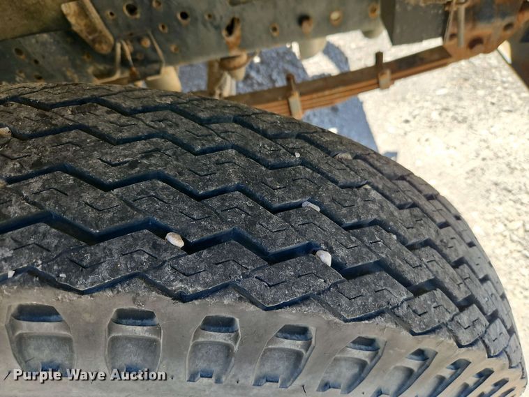 image for item EI8959 1990 Ford F600 dump flatbed truck