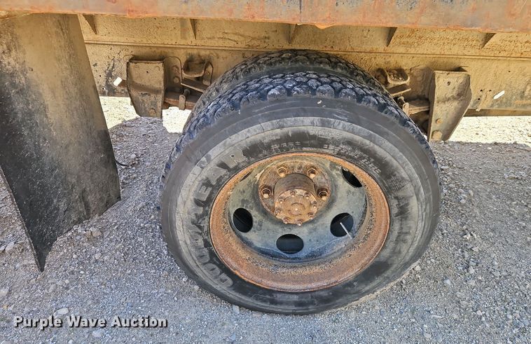 image for item EI8959 1990 Ford F600 dump flatbed truck