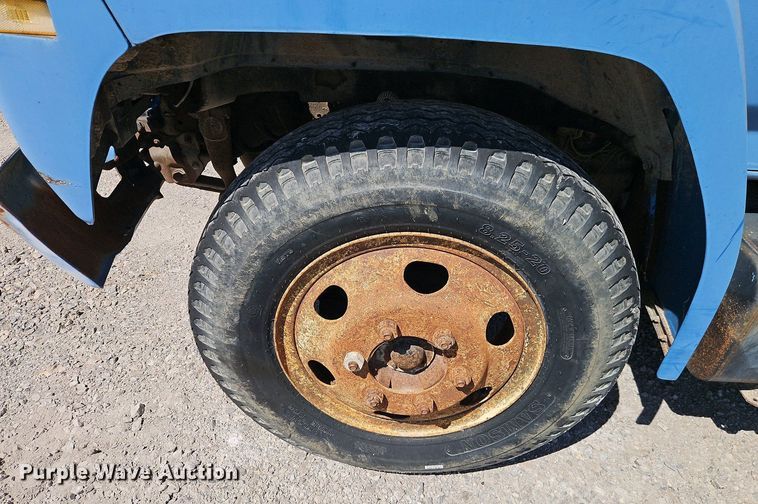 image for item EI8959 1990 Ford F600 dump flatbed truck