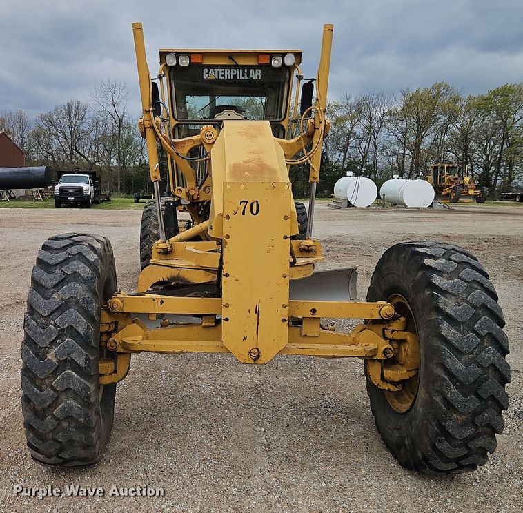 image for item EI8963 1999 Caterpillar 140H motor grader