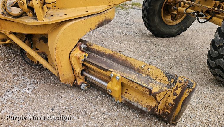 image for item EI8963 1999 Caterpillar 140H motor grader