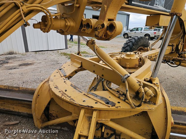 image for item EI8963 1999 Caterpillar 140H motor grader