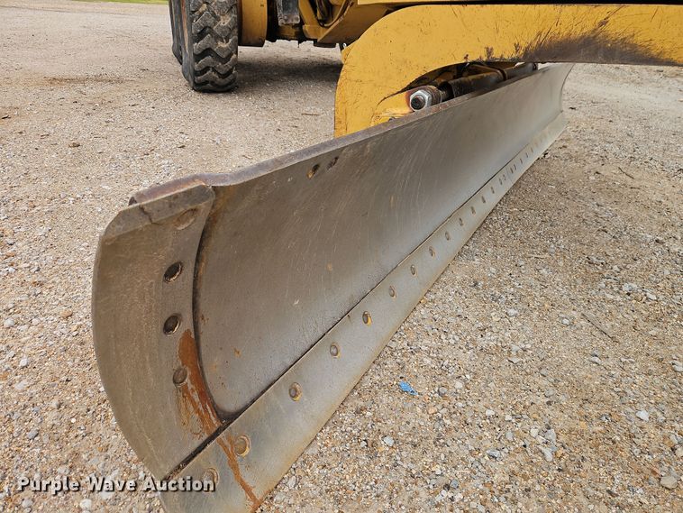 image for item EI8963 1999 Caterpillar 140H motor grader