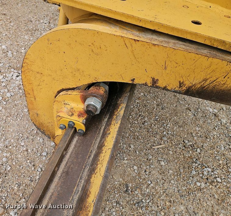 image for item EI8963 1999 Caterpillar 140H motor grader