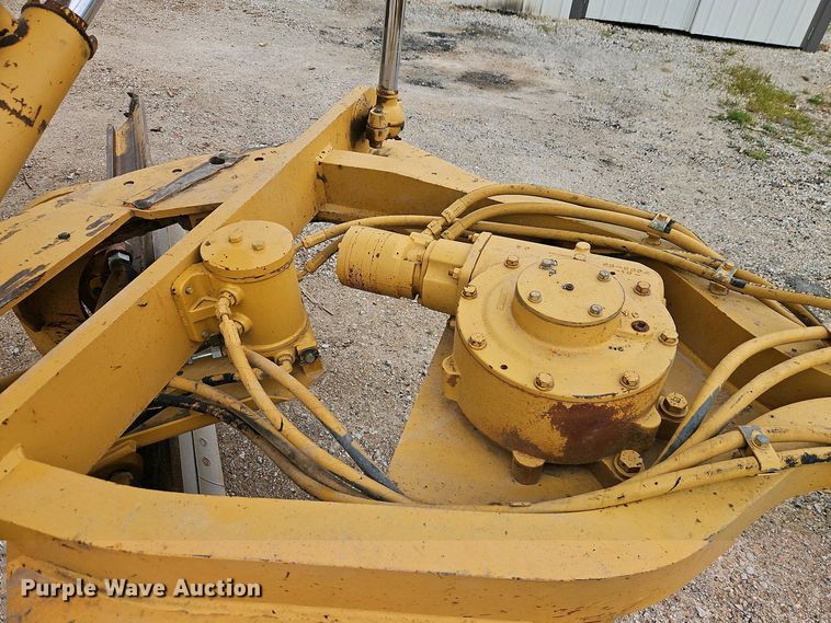 image for item EI8963 1999 Caterpillar 140H motor grader