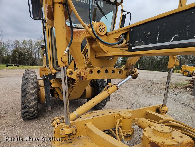 image for item EI8963 1999 Caterpillar 140H motor grader