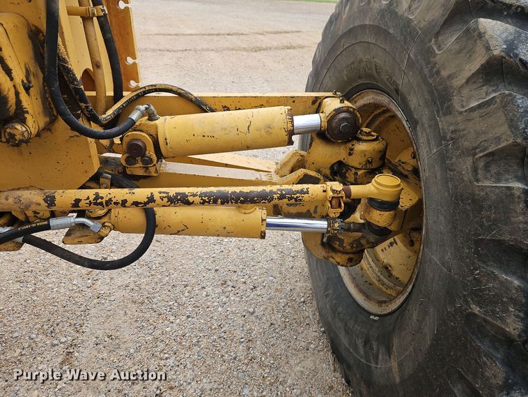 image for item EI8963 1999 Caterpillar 140H motor grader