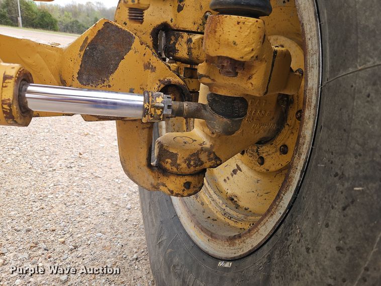 image for item EI8963 1999 Caterpillar 140H motor grader