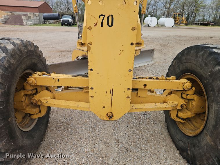 image for item EI8963 1999 Caterpillar 140H motor grader