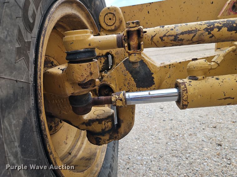 image for item EI8963 1999 Caterpillar 140H motor grader