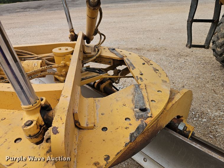 image for item EI8963 1999 Caterpillar 140H motor grader