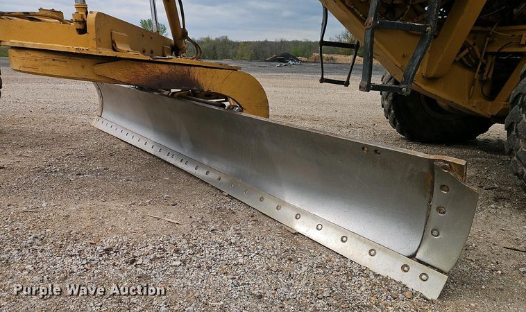 image for item EI8963 1999 Caterpillar 140H motor grader