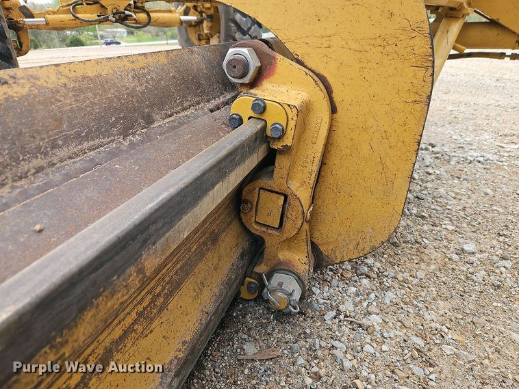 image for item EI8963 1999 Caterpillar 140H motor grader