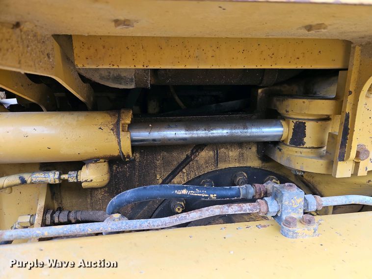 image for item EI8963 1999 Caterpillar 140H motor grader