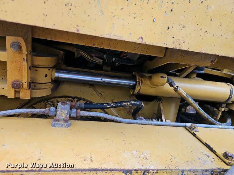 image for item EI8963 1999 Caterpillar 140H motor grader