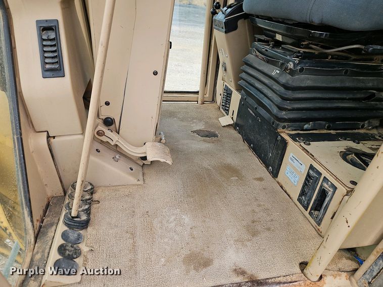 image for item EI8963 1999 Caterpillar 140H motor grader