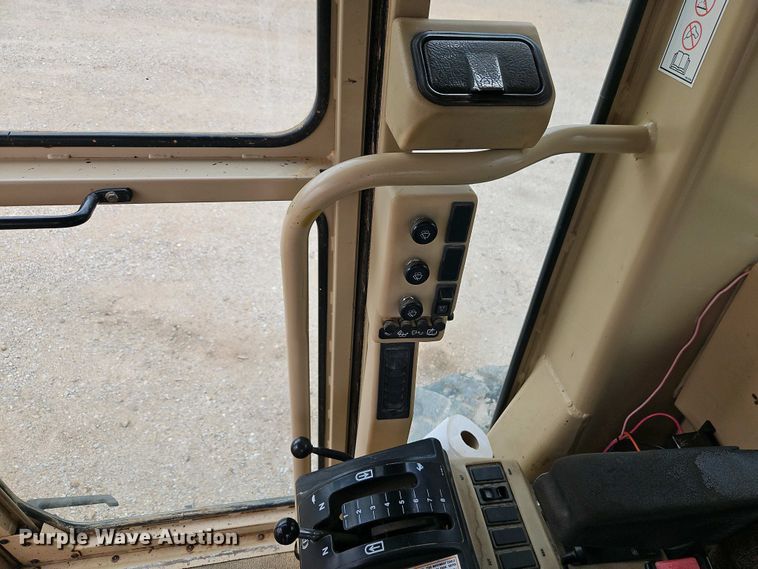 image for item EI8963 1999 Caterpillar 140H motor grader