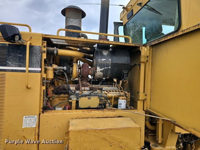 image for item EI8963 1999 Caterpillar 140H motor grader