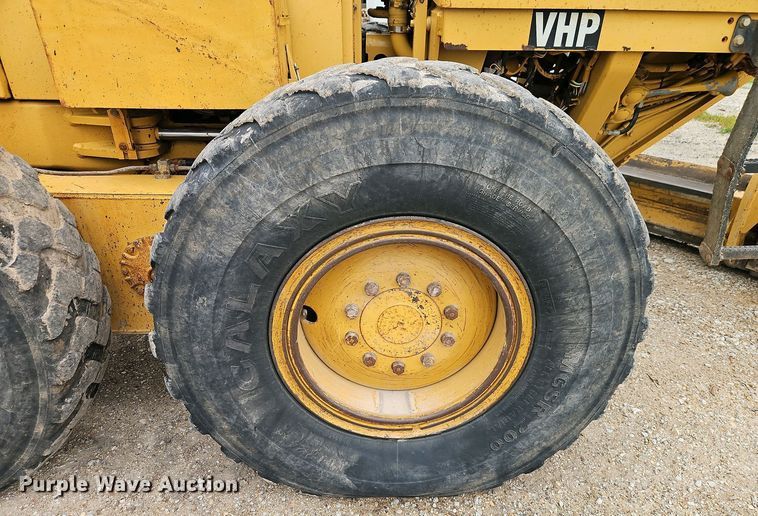 image for item EI8963 1999 Caterpillar 140H motor grader