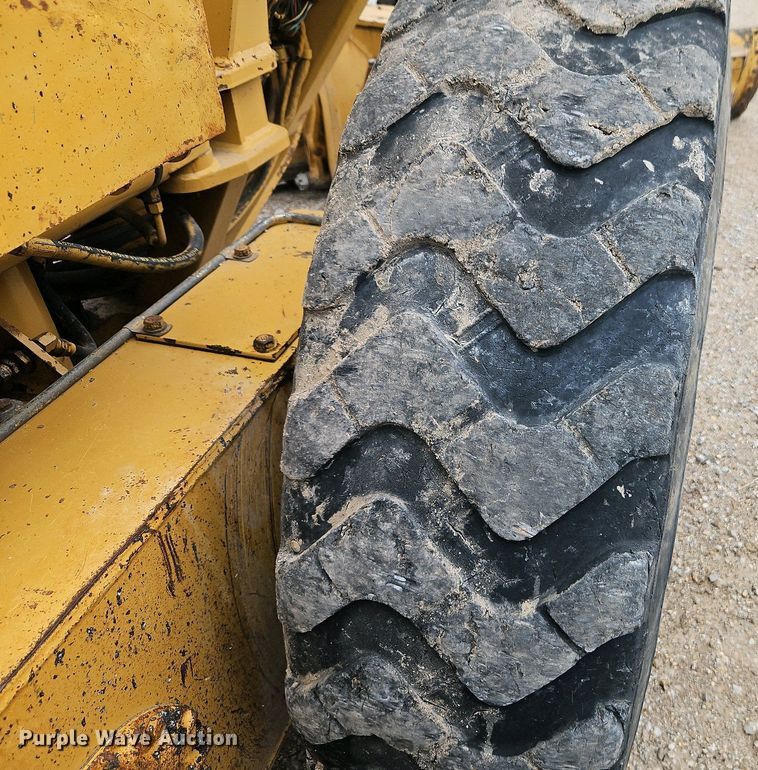 image for item EI8963 1999 Caterpillar 140H motor grader