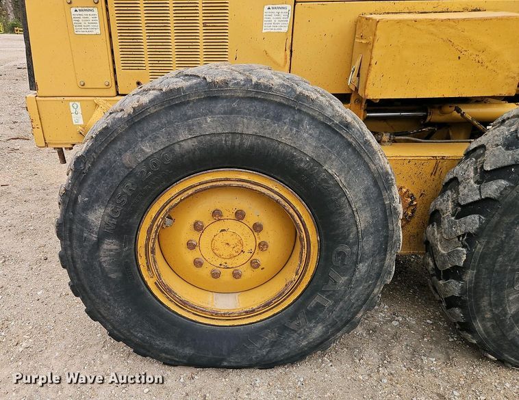 image for item EI8963 1999 Caterpillar 140H motor grader