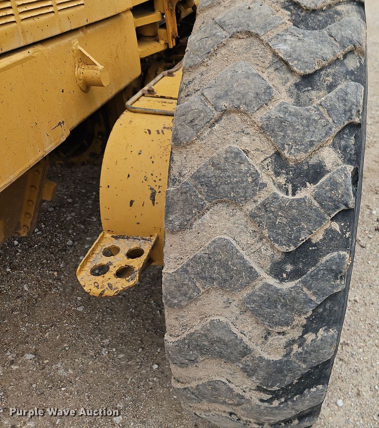 image for item EI8963 1999 Caterpillar 140H motor grader