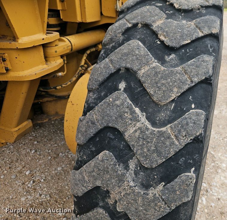 image for item EI8963 1999 Caterpillar 140H motor grader