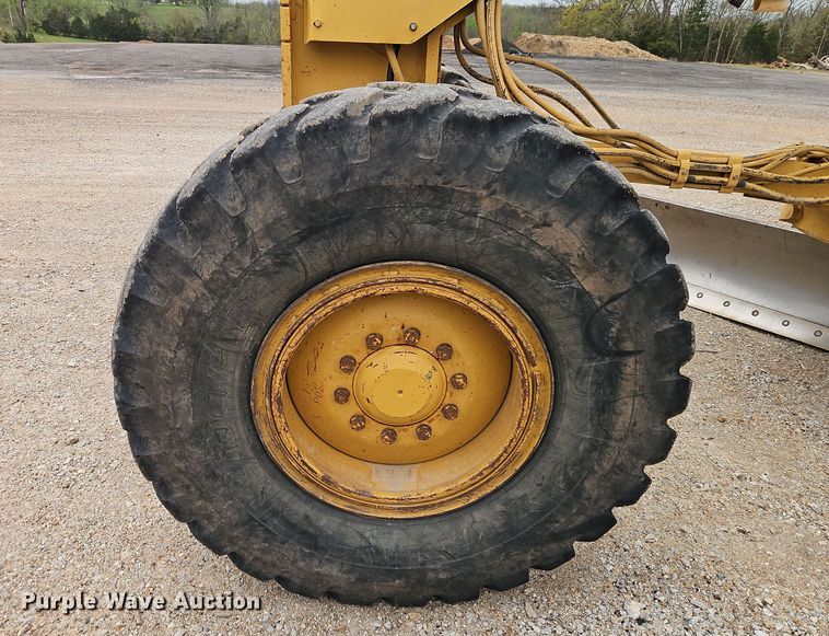 image for item EI8963 1999 Caterpillar 140H motor grader