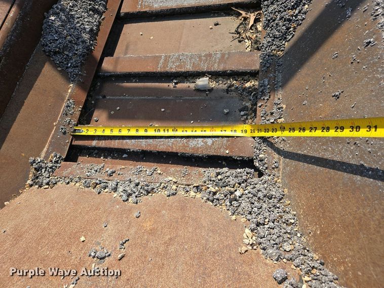 image for item EJ7442 1983 Cedar Rapids BSF520 paver