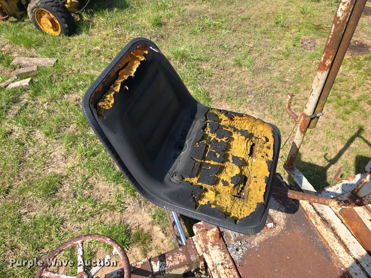 image for item EJ7442 1983 Cedar Rapids BSF520 paver