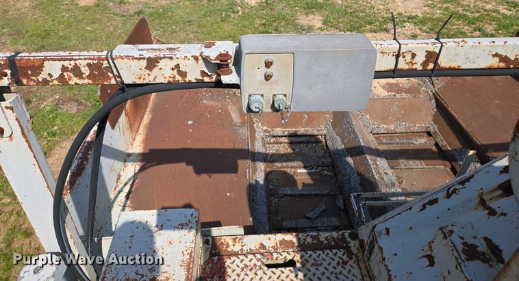 image for item EJ7442 1983 Cedar Rapids BSF520 paver