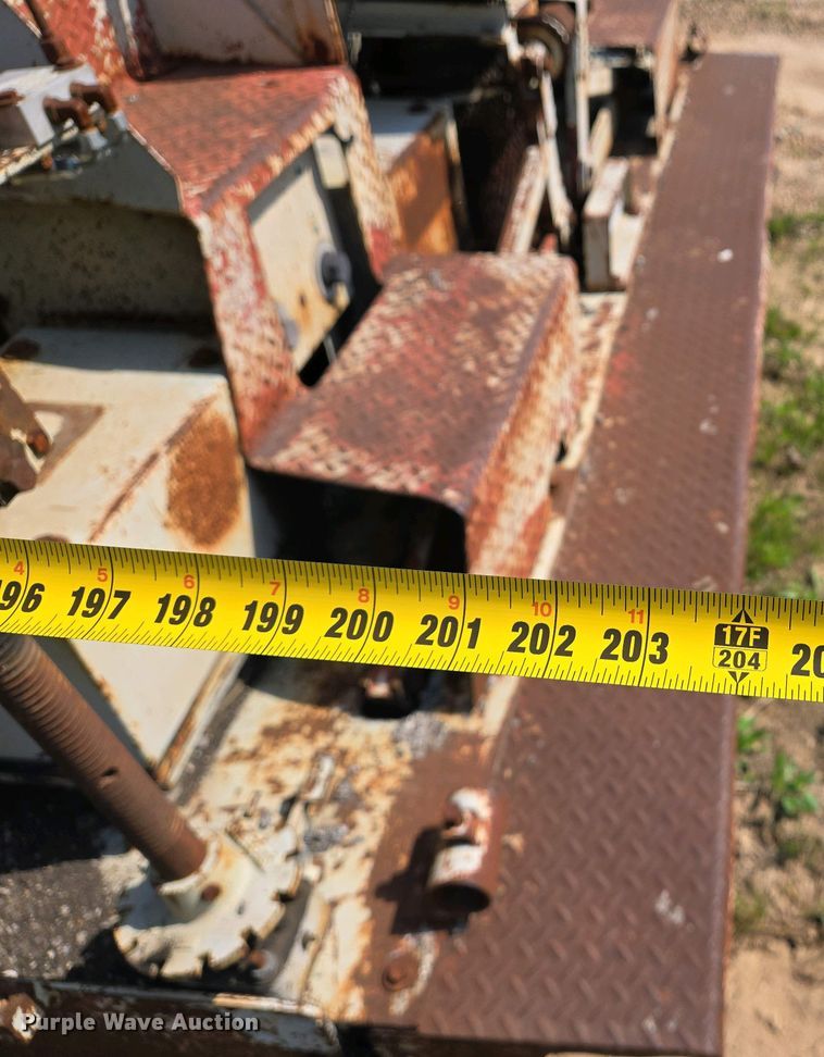 image for item EJ7442 1983 Cedar Rapids BSF520 paver