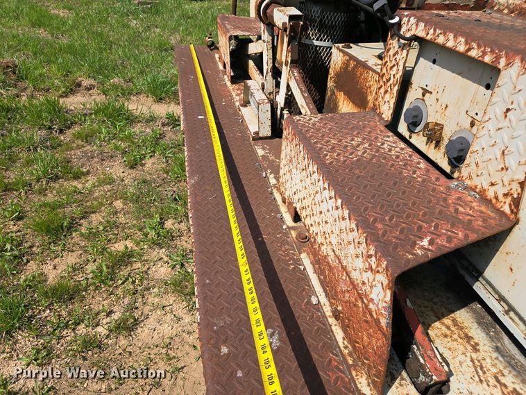 image for item EJ7442 1983 Cedar Rapids BSF520 paver