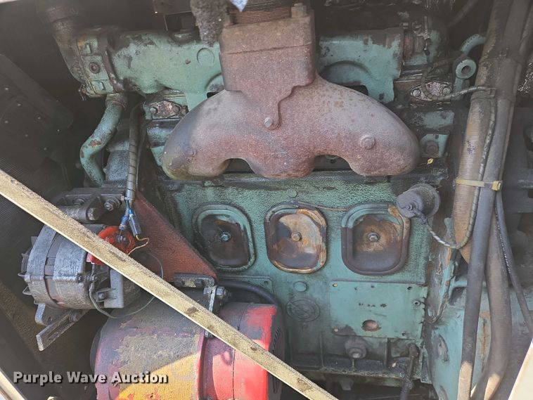 image for item EJ7442 1983 Cedar Rapids BSF520 paver