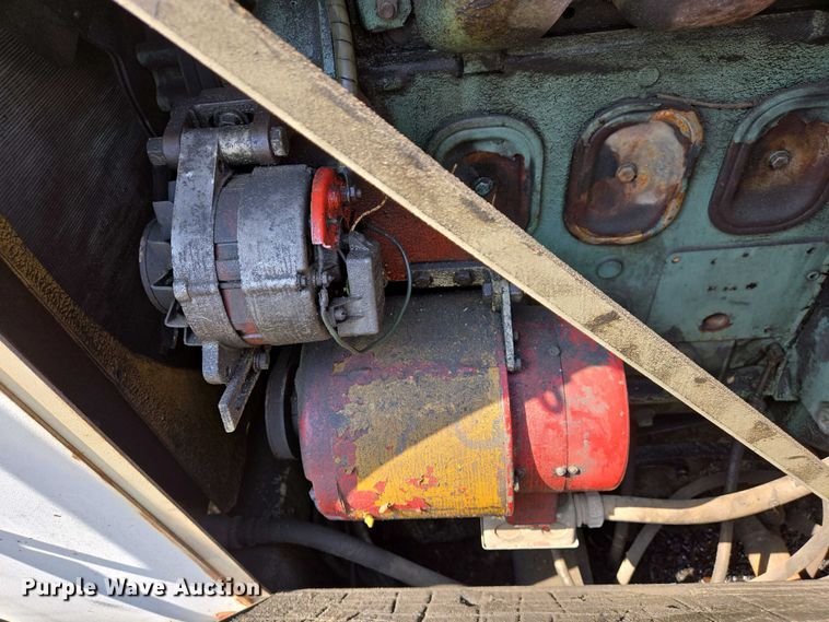 image for item EJ7442 1983 Cedar Rapids BSF520 paver