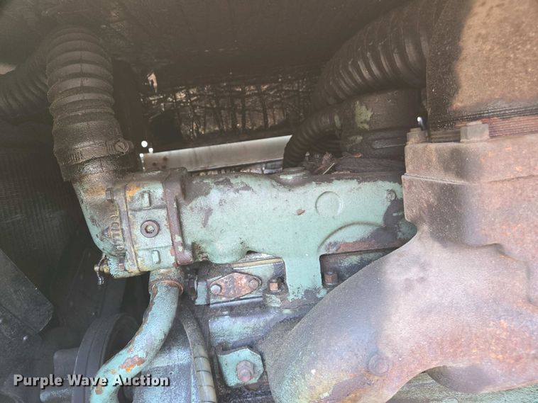 image for item EJ7442 1983 Cedar Rapids BSF520 paver