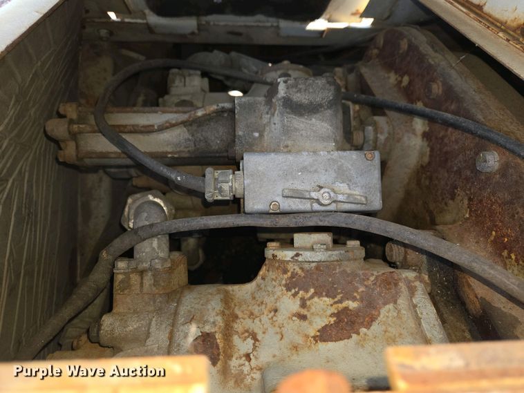 image for item EJ7442 1983 Cedar Rapids BSF520 paver