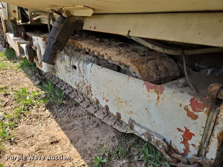 image for item EJ7442 1983 Cedar Rapids BSF520 paver