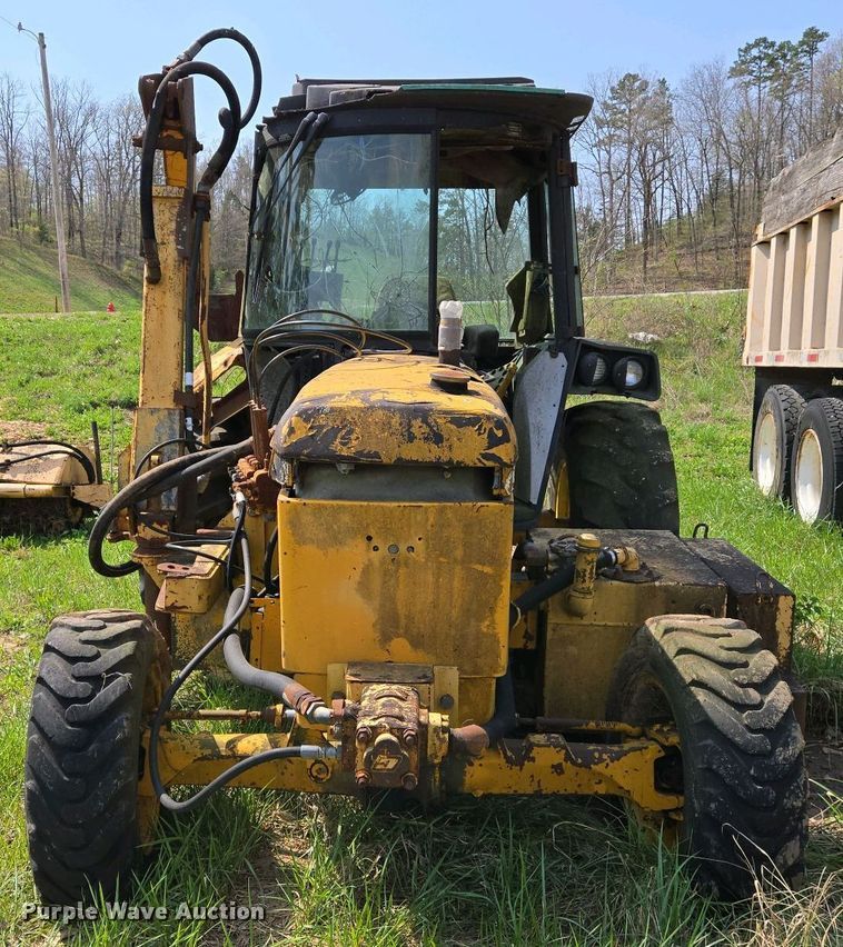 image for item EJ7445 2002 John Deere 2755 tractor