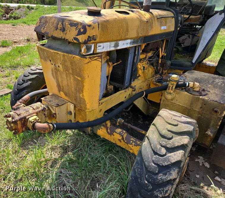 image for item EJ7445 2002 John Deere 2755 tractor