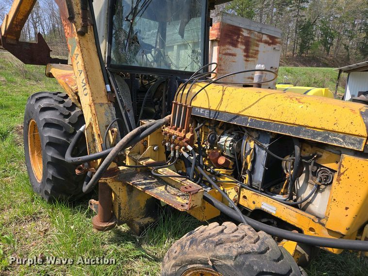 image for item EJ7445 2002 John Deere 2755 tractor