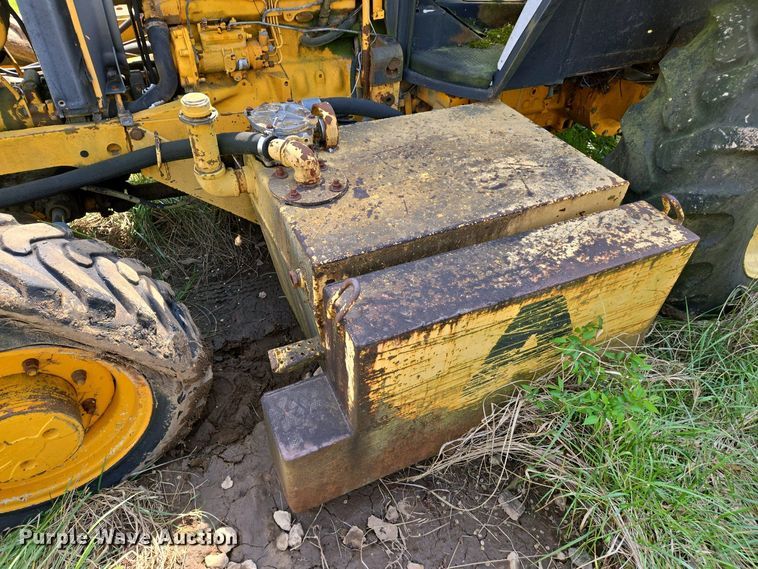 image for item EJ7445 2002 John Deere 2755 tractor