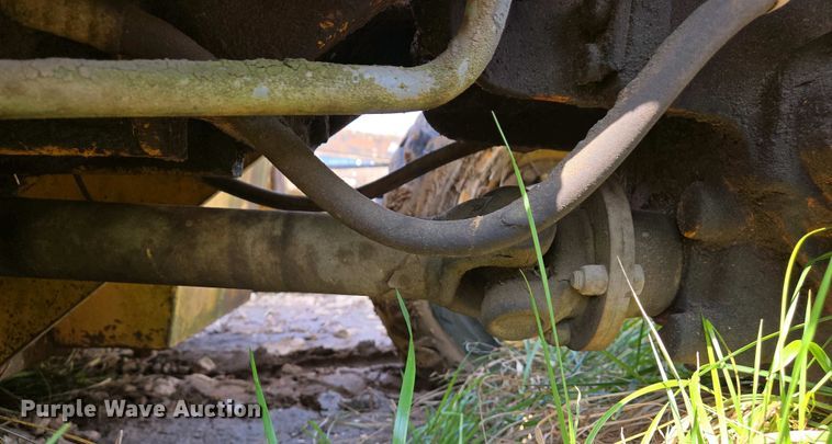 image for item EJ7445 2002 John Deere 2755 tractor