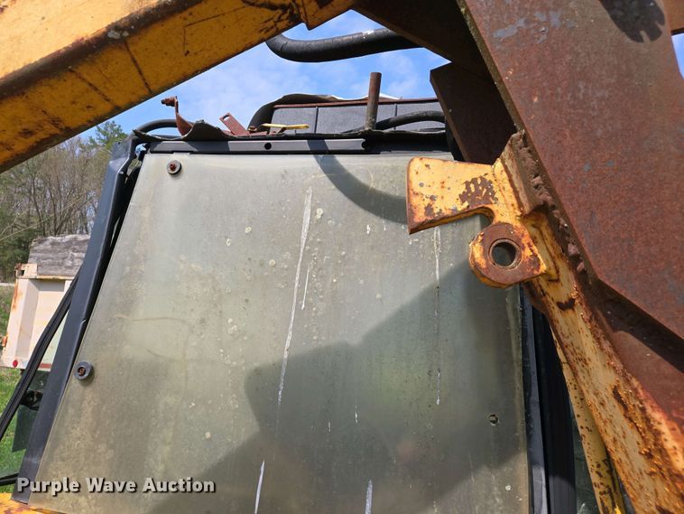 image for item EJ7445 2002 John Deere 2755 tractor