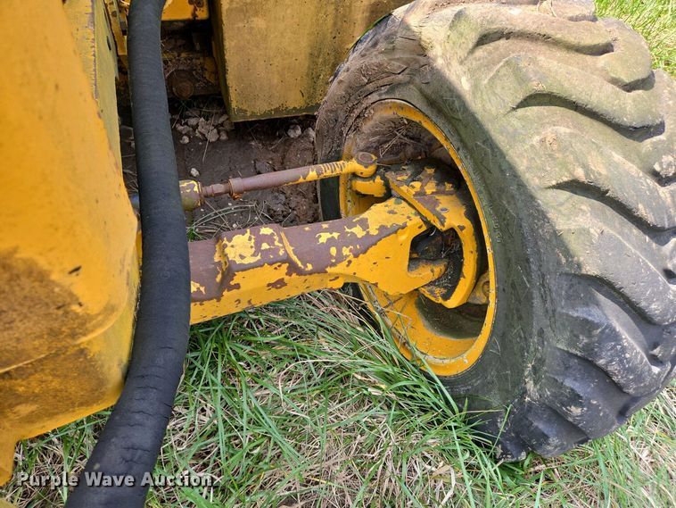 image for item EJ7445 2002 John Deere 2755 tractor