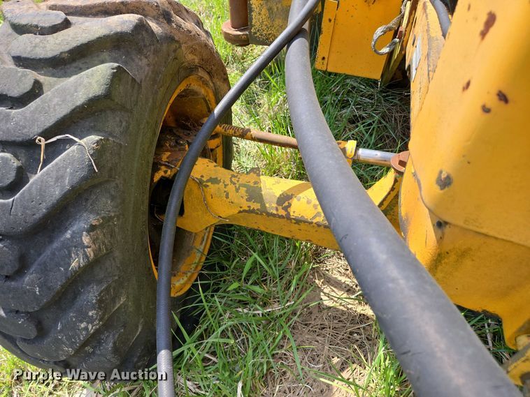 image for item EJ7445 2002 John Deere 2755 tractor