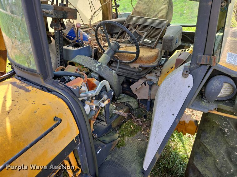 image for item EJ7445 2002 John Deere 2755 tractor