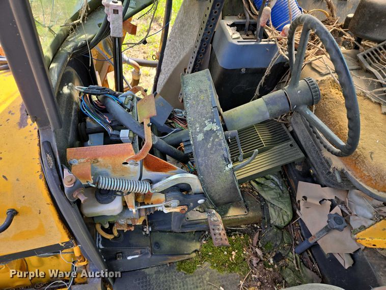 image for item EJ7445 2002 John Deere 2755 tractor