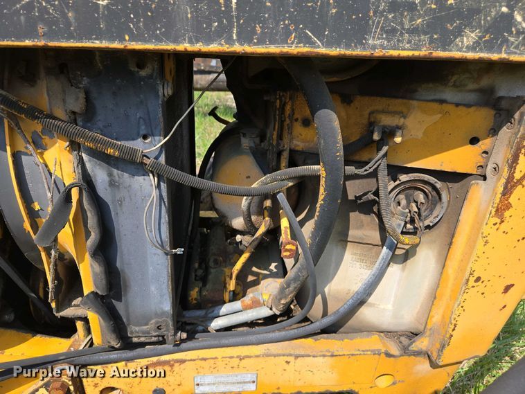 image for item EJ7445 2002 John Deere 2755 tractor