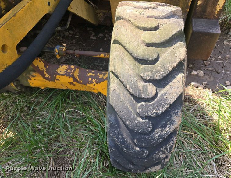 image for item EJ7445 2002 John Deere 2755 tractor